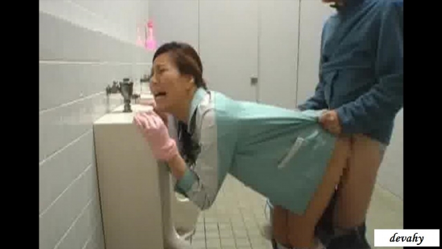 уборщица в туалете - лучшее порно видео на balagan-kzn.ru